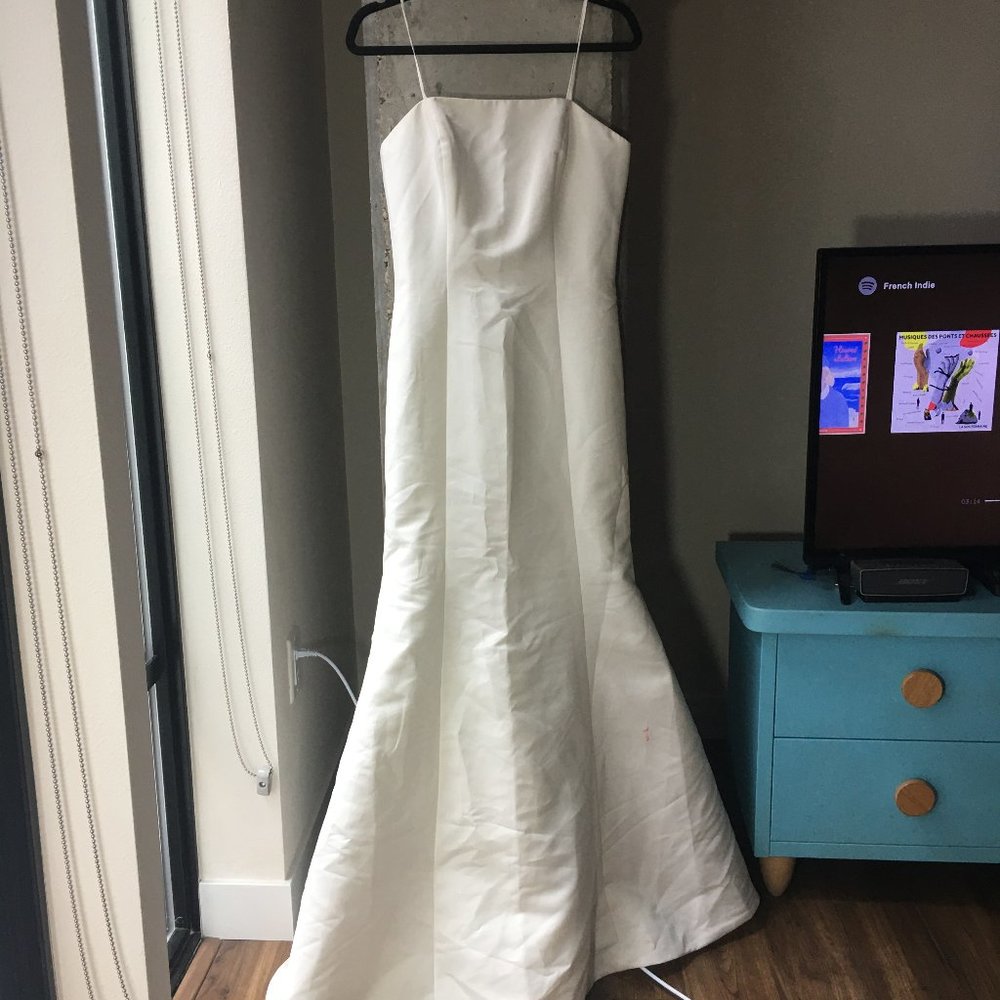 Simple Fitted Wedding Dress with Mermaid and Train